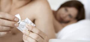 comment la femme transmet le VIH à l'homme