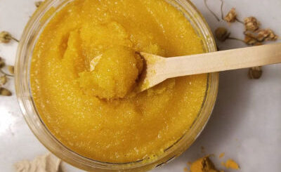 Gommage au curcuma pour le visage