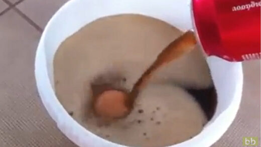 mélange jaune d'œuf et coca cola