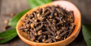 Clous de girofle et hypertension