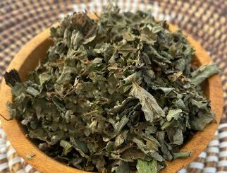 Feuilles d'ambunu et cheveux